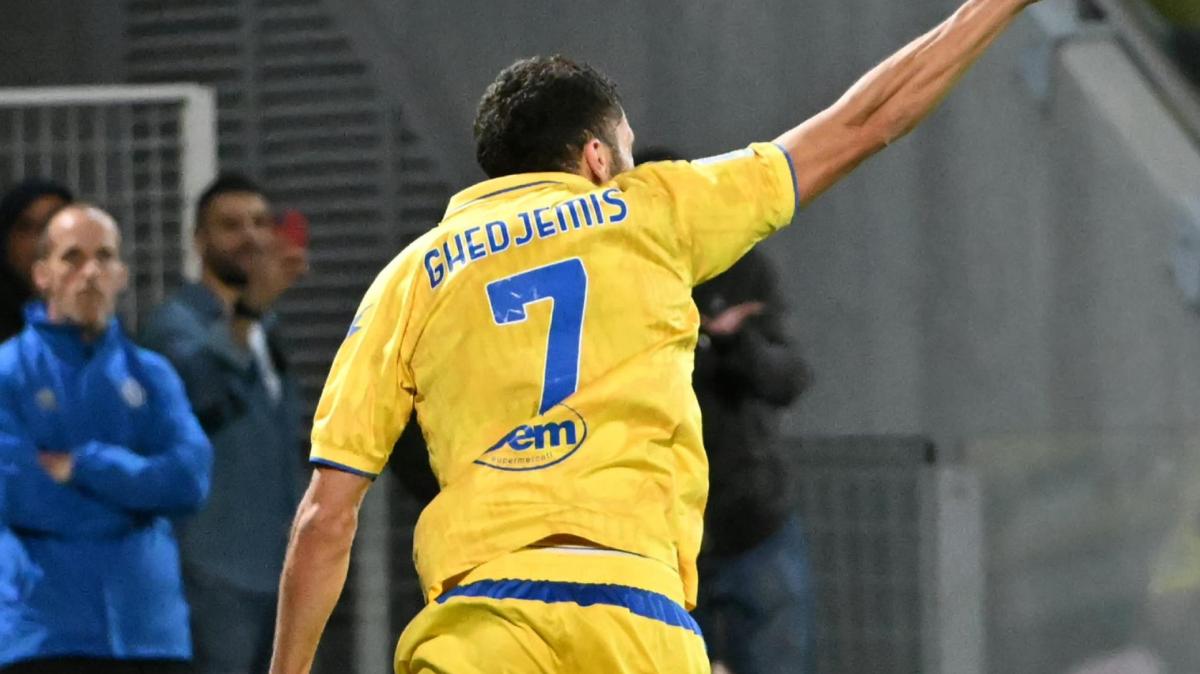 La lezione del Frosinone, il differente passo delle ali. Bari, non hai né Ghedjemis né idee