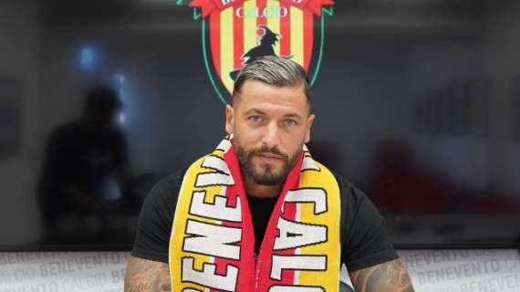 Il Benevento ufficializza l'acquisto di Ferrante dalla Ternana e la cessione di Moncini al Brescia