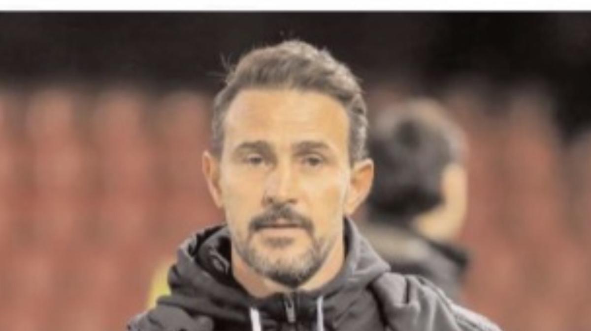 SALA STAMPA DOPO BENEVENTO-AZ PICERNO, FLORO FLORES:"Ho detto al Pres che voglio rimanere qua, il contratto lo fa lui"