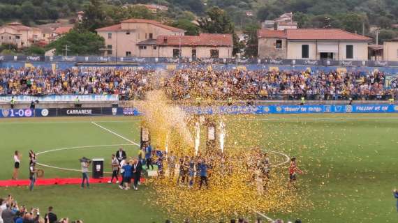 La Carrarese è in Serie B, la immagini della festa dei marmiferi