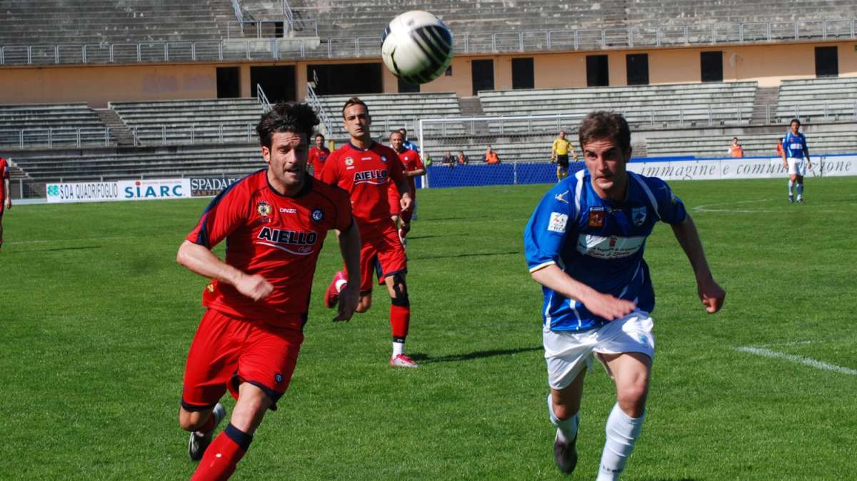 Tre club di Prima Divisione si contendono Carbonaro