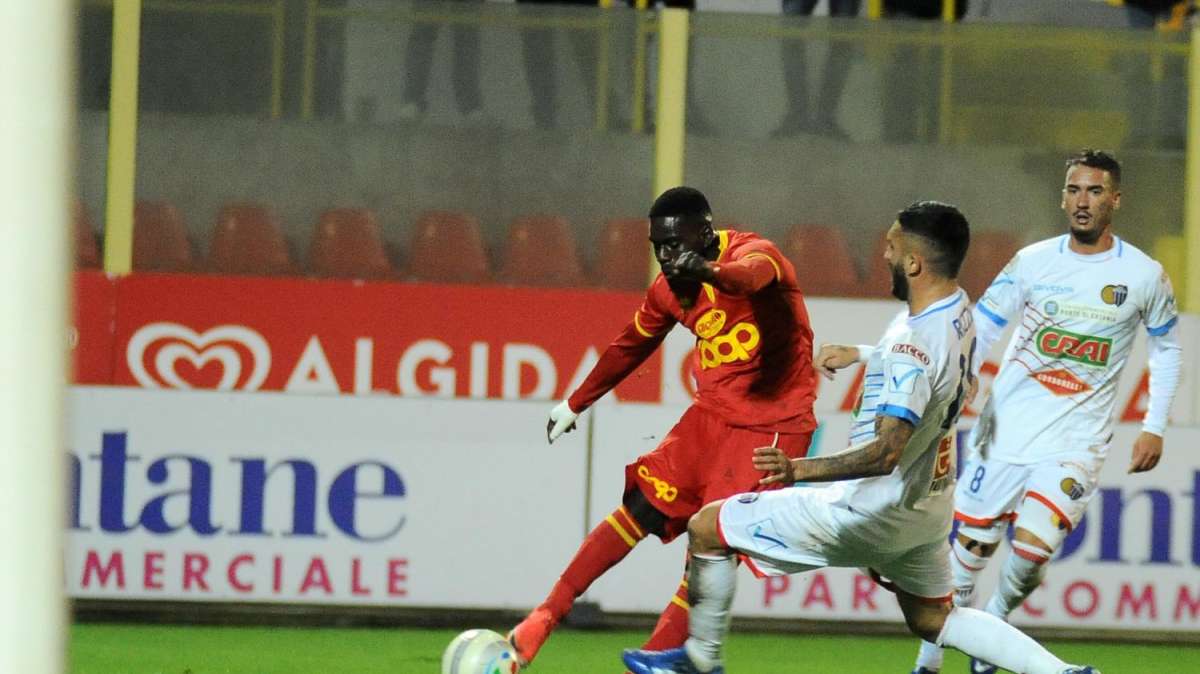 Catania, non solo Tulli. Chiesto anche Kanoute al Catanzaro