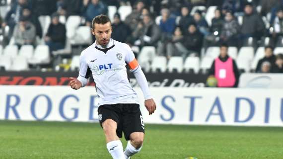 Cesena, la Curva Mare a De Feudis: "301 volte grazie capitano"