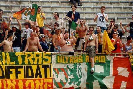 Unione Venezia, rissa tra gruppi ultras rivali nel prepartita di ieri