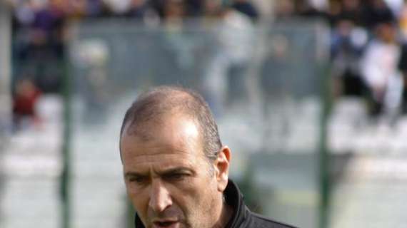 Ancona, De Patre: "Chi non se la sente si tiri indietro. Non sanno prendersi le loro responsabilità e il pallone brucia tra i piedi"