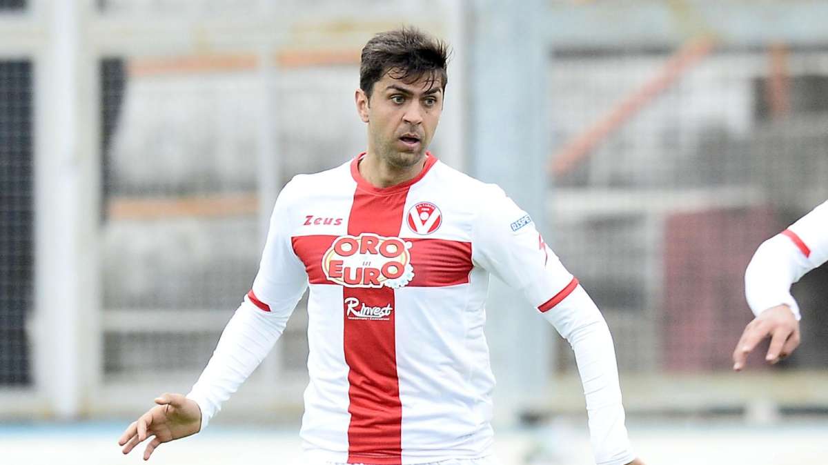 Catanzaro, caccia in B al trequartista