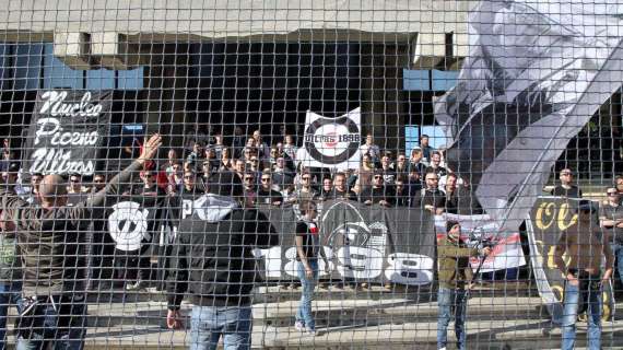 Derby Ancona-Ascoli: i tifosi del Picchio scortano il pullman della squadra