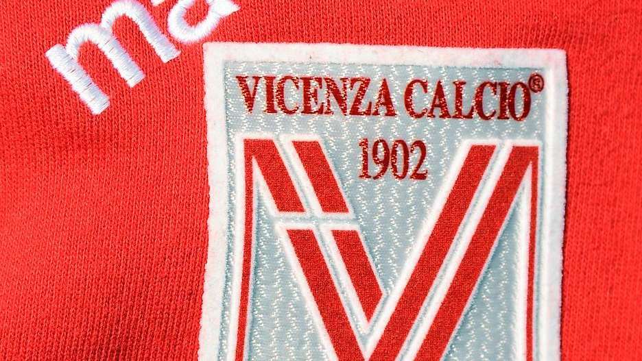 Vicenza, un attaccante scende in D