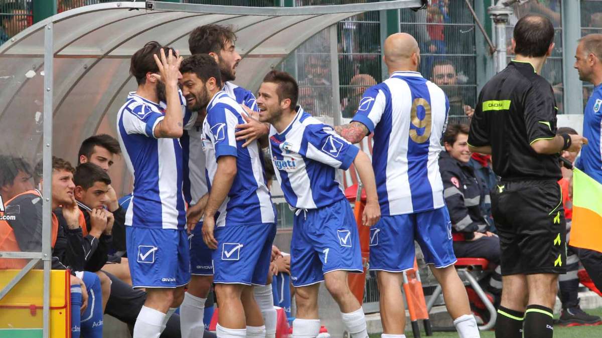 Arzanese, tanti gioielli in mostra sul mercato