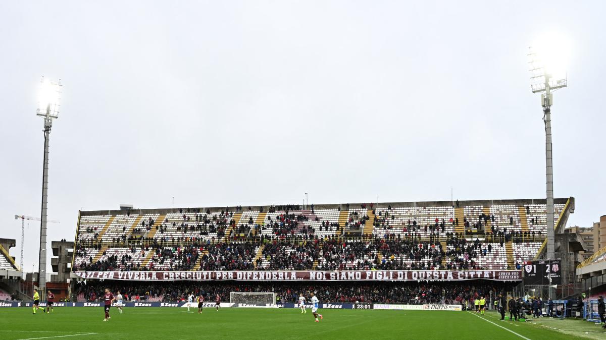 De Luca: "Lavori all'Arechi di Salerno al via, novità sul settore ospiti"