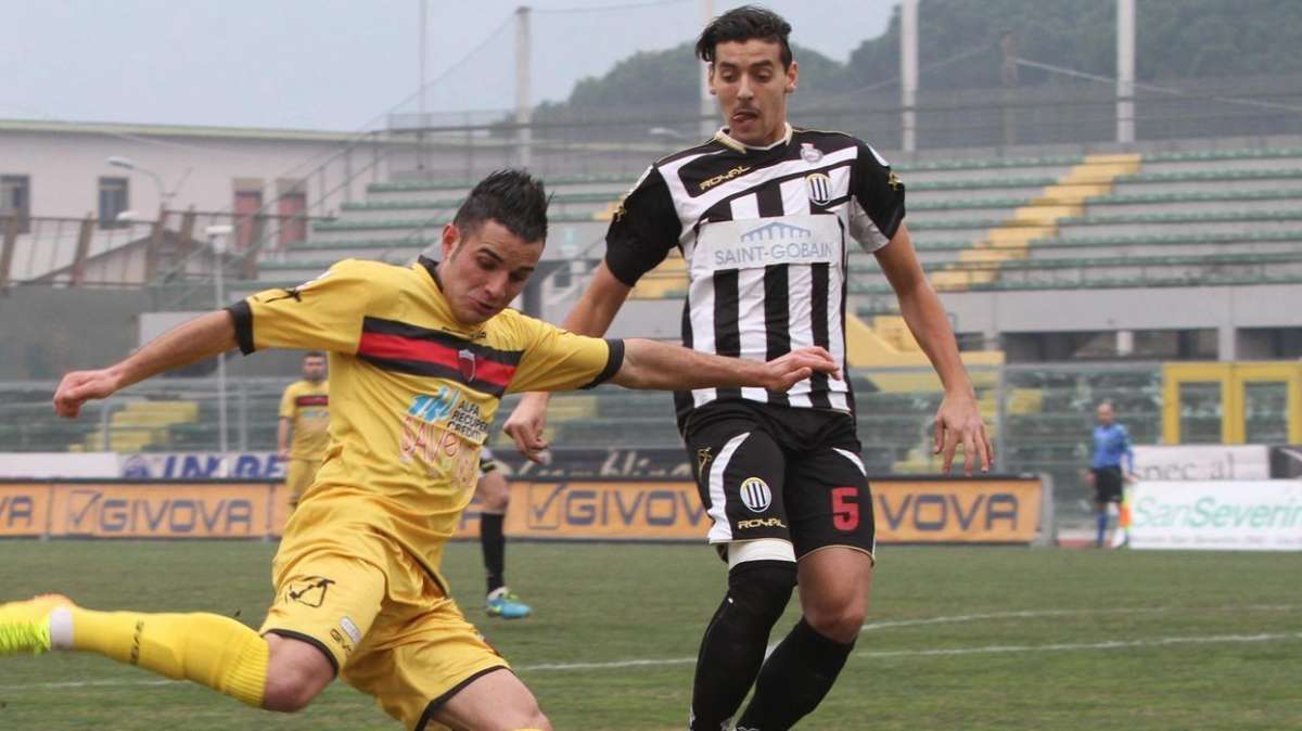 Lucchese, arriva un difensore