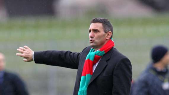 Mister Giordano punta i piedi: "Resto alla Ternana e porto Zampagna"