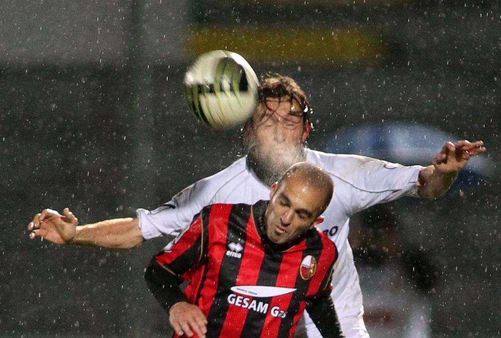 2^ Divisione, Pera schianta l'Aquila