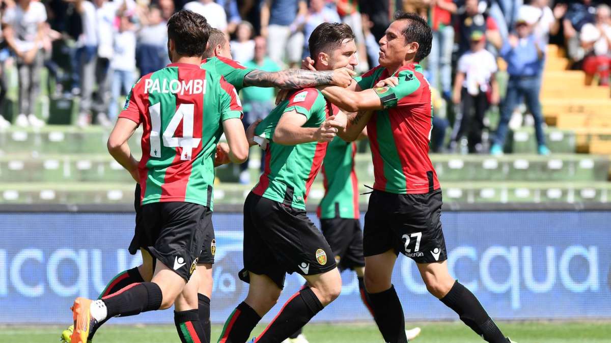Lucchese, dopo l'addio Brandi può salire in B: ci pensa la Ternana