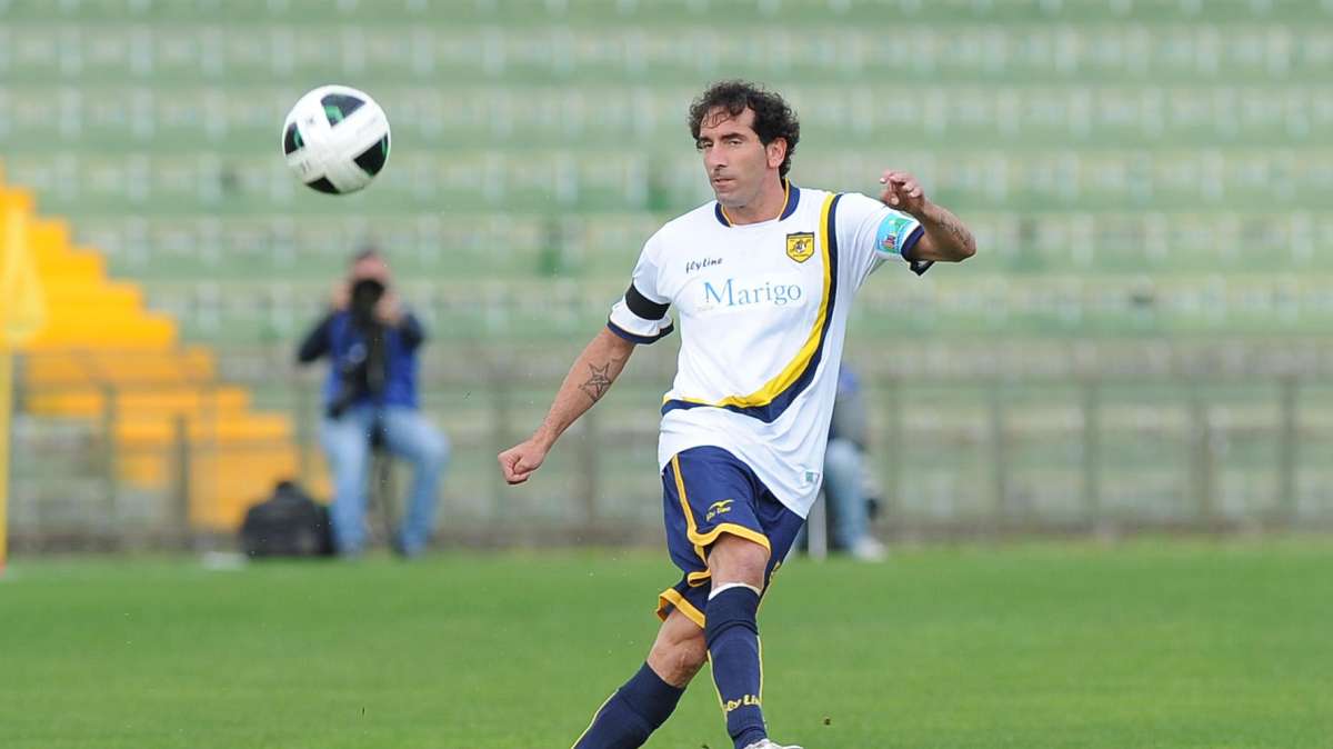 Derby di mercato per Fabio Caserta