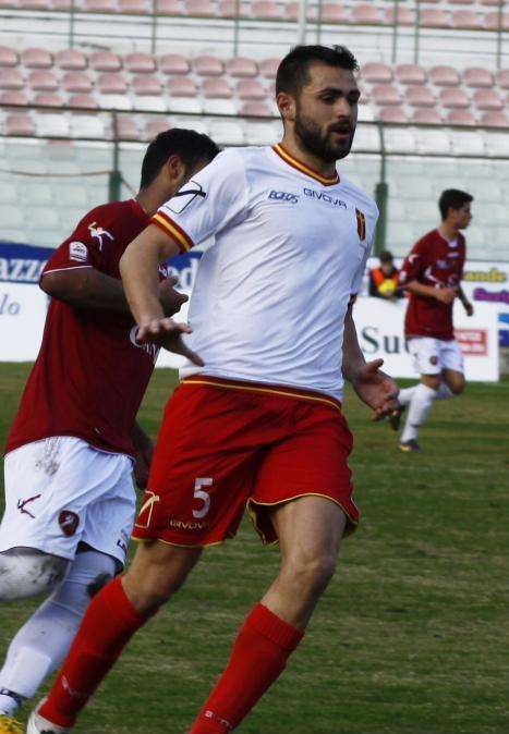 Arzachena, pressing su un difensore svincolato
