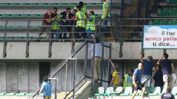 Serata di follia a Salerno: scontri dopo Salernitana-Verona, aggredito Mandorlini?