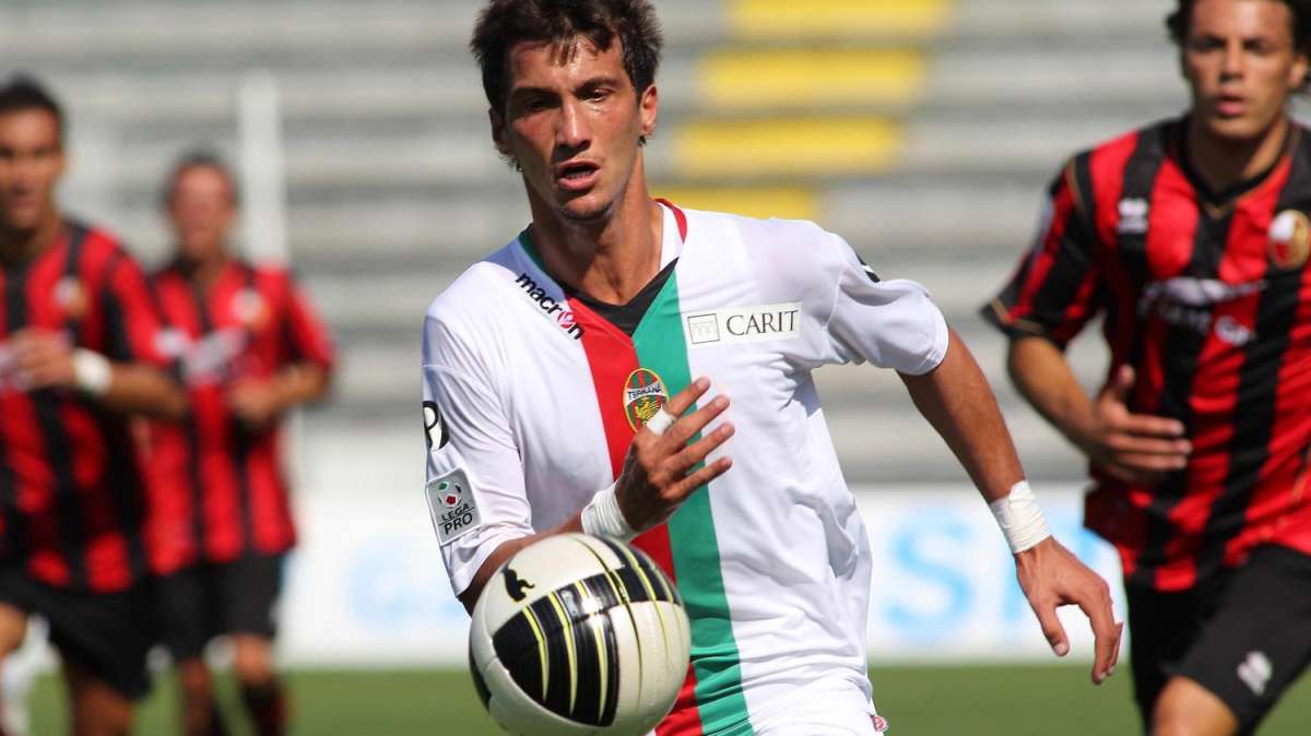 Ternana, Noviello strizza l'occhio alla Salernitana: "Fa piacere essere accostato al club granata"