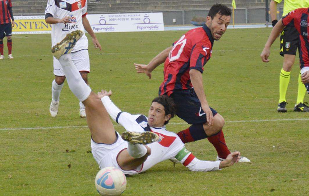 Cosenza, De Angelis dice no alla Casertana