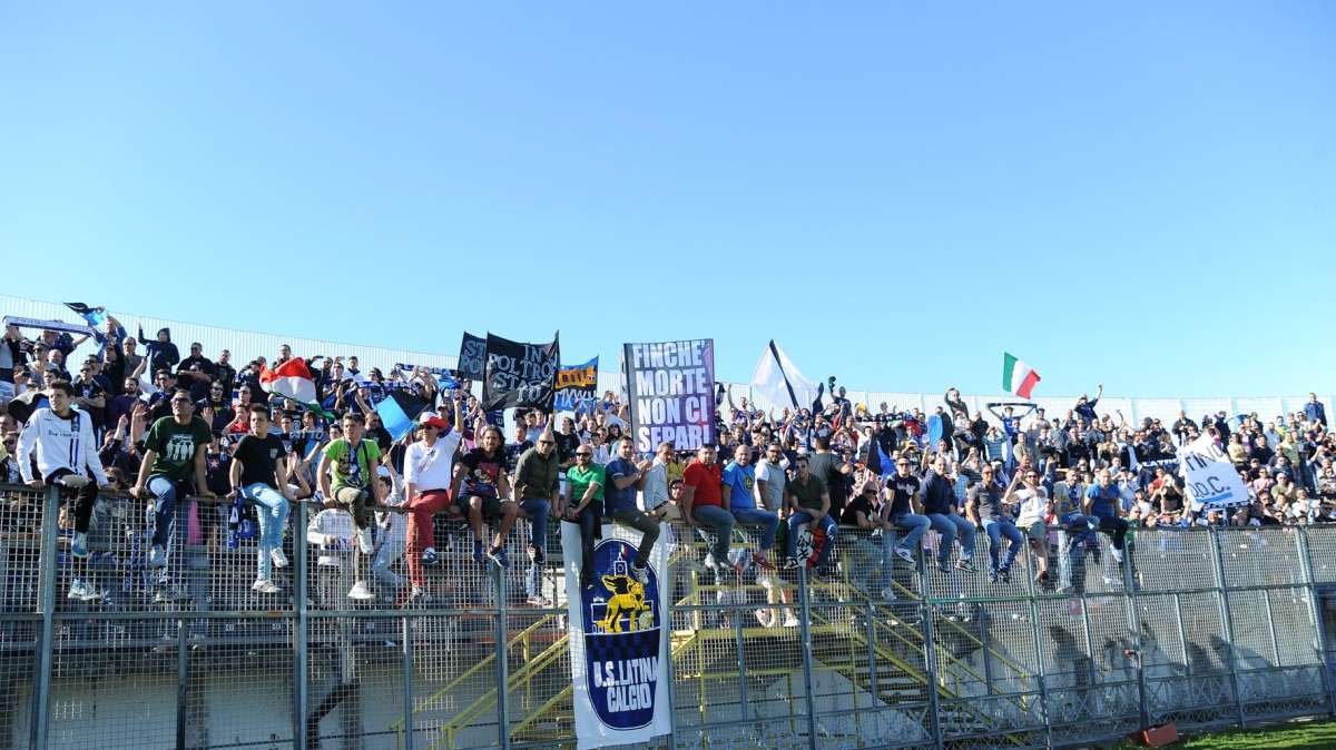 Suicidio Lecce e la "bontà" dei vili che si mescola alla gioia di Latina, Venezia, Carpi e L'Aquila
