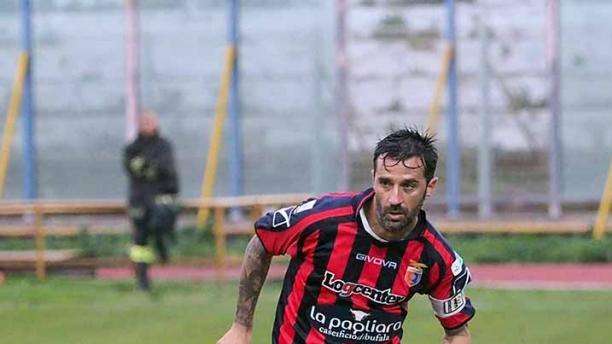 Casertana, sondaggio di Melfi e Teramo per un tuo terzino