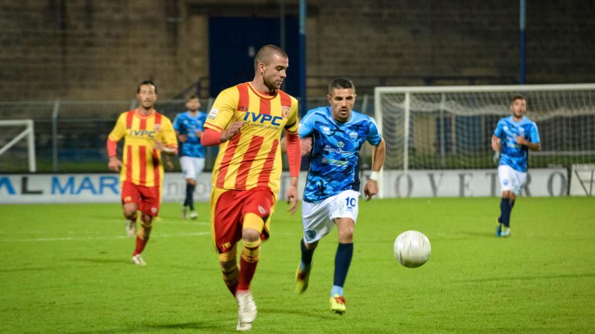 V. Entella, il Bari offre Sabbione ma l'obiettivo è il ritorno di Padella