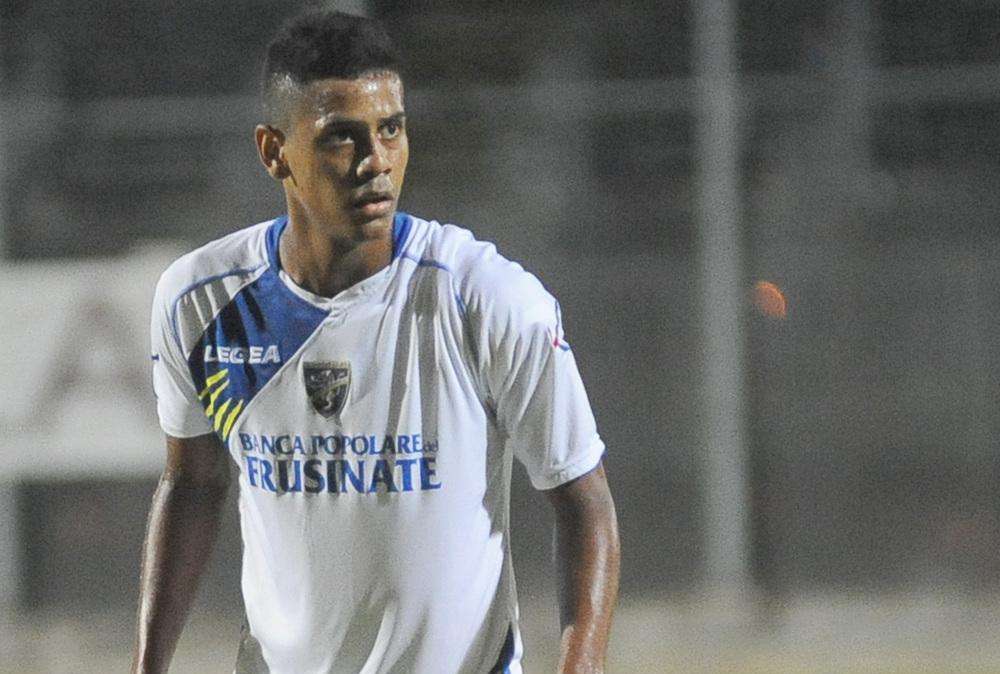 Duello Pistoiese-L'Aquila per un terzino del Frosinone