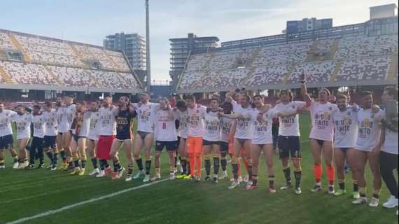 VIDEO - Catanzaro in Serie B, è festa con i tifosi giallorossi