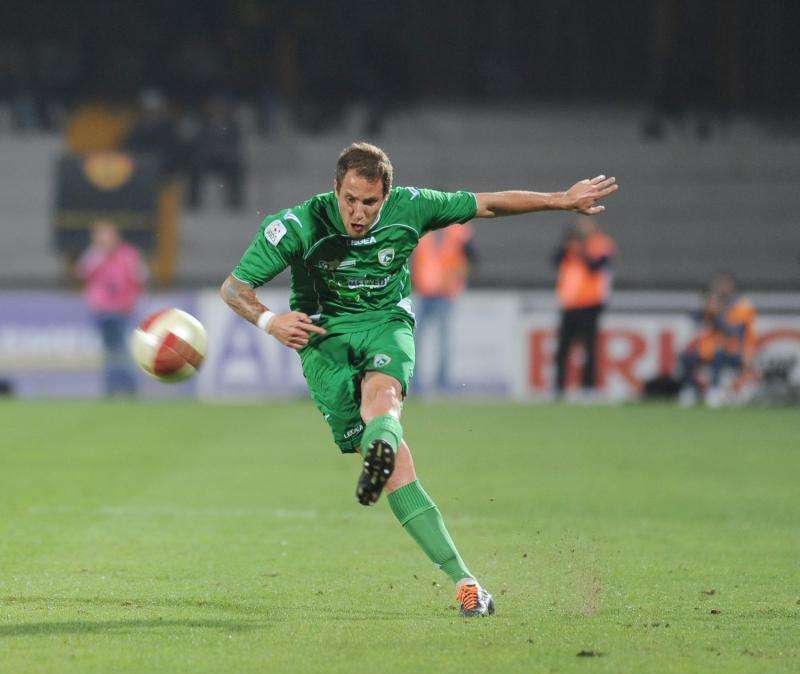 Carrarese, vicino un terzino ex Sassuolo e Cremonese