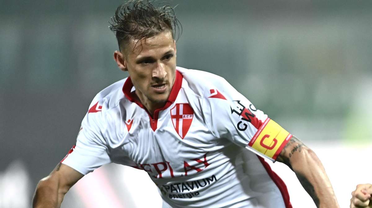 Crotone, si torna su Ronaldo: Pescara e Catanzaro alla finestra