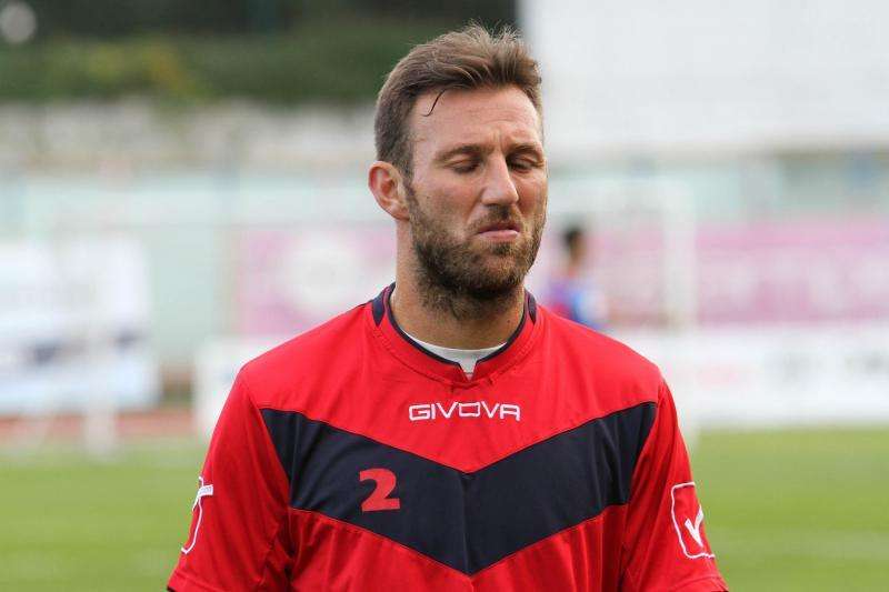 Casertana, un difensore ai saluti