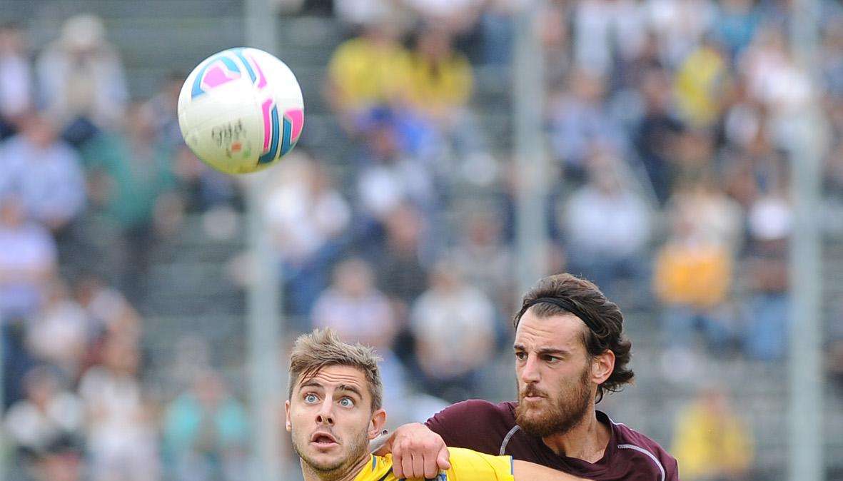 Il Benevento sorpassa l'Ascoli per un difensore del Pontedera