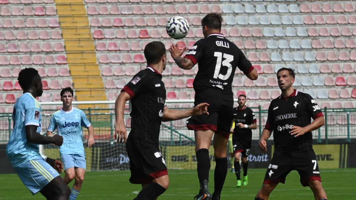 Arezzo, Gilli: "La nostra forza è la compattezza, mi piacerebbe tornare al gol"