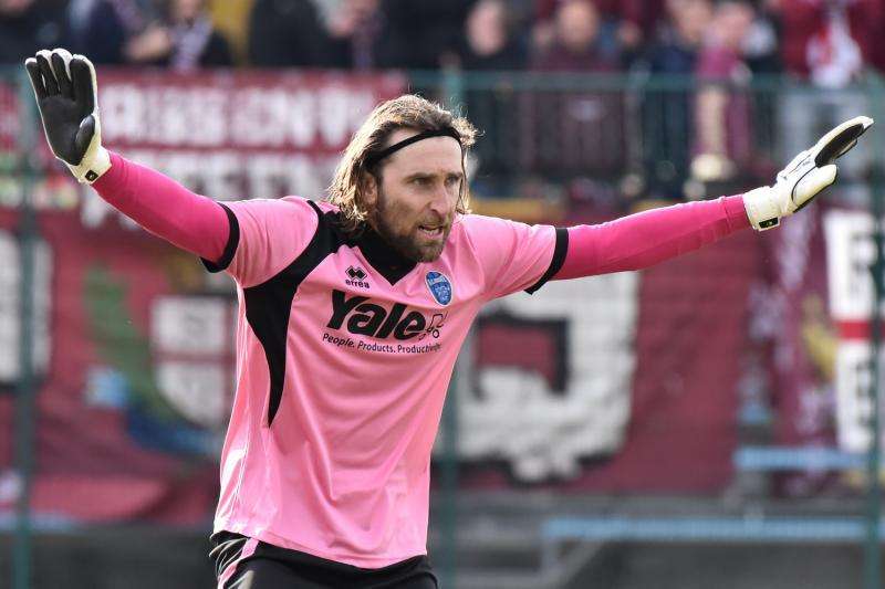 Nuova avventura professionale per un portiere ex Renate