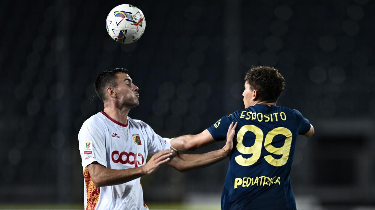 Benevento, Pontisso il primo nome in lista: ma il Catanzaro non vuole cedere