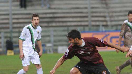 Pistoiese, sorpasso al Crotone per un centrocampista