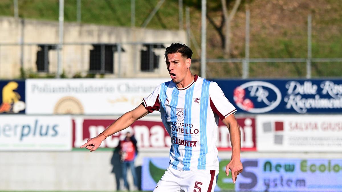 GdS: "La Salernitana fa festa | Due gol di Capomaggio atterrano il Foggia"