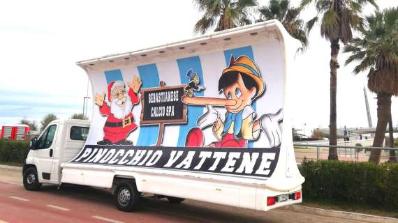 Pescara, i tifosi contestano il presidente con.. un camion pubblicitario