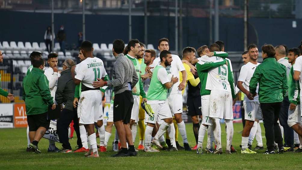 Monopoli, lettera ai tifosi: "Stagione anomala, ci rivediamo allo stadio"