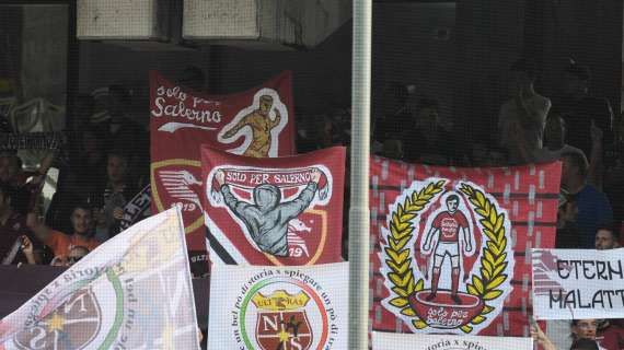 Salernitana, la Curva Sud: "Non tollereremo toni polemici e ripetitivi del Presidente"