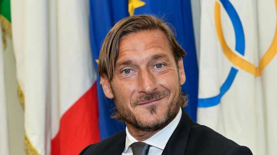 Cesena, ospite d'onore in ritiro: Francesco Totti fa visita ai bianconeri