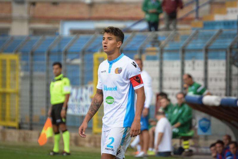 Catania, è duello di mercato per un tuo terzino