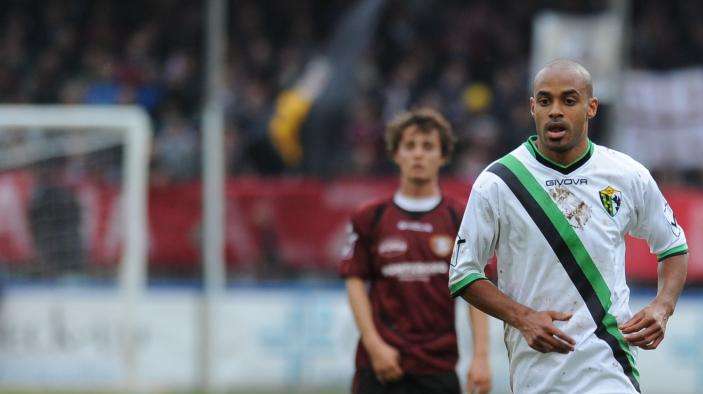 L'Aquila, De Sousa a TLP: "Giochiamo senza pressioni e non ci poniamo limiti. Doppia cifra e Serie B per riprendermi ciò che gli infortuni mi hanno tolto"