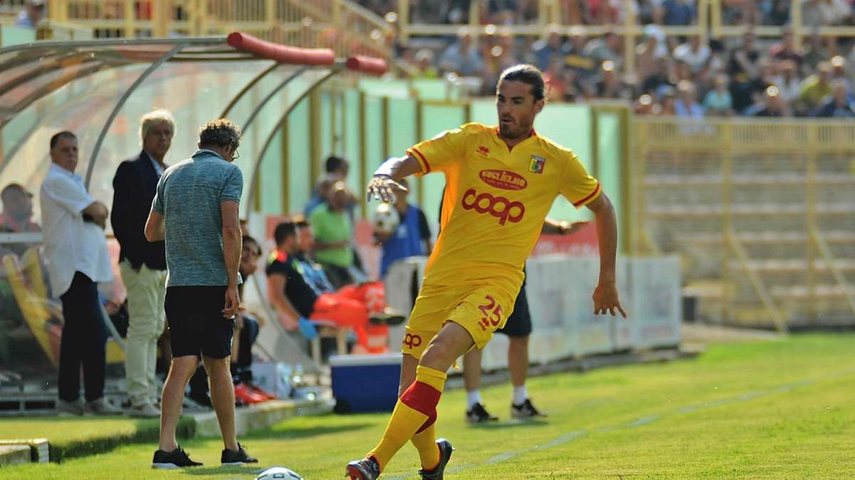 Padova, nome nuovo della difesa: Martinelli del Catanzaro