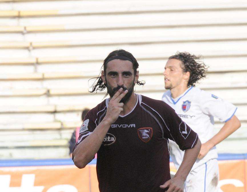 Salernitana, su bomber Guazzo le attenzioni di due club