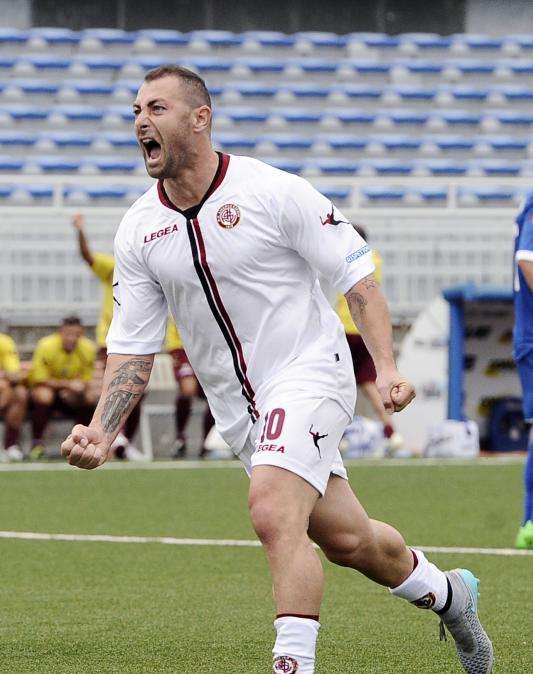 Catania, interessa una punta del Livorno