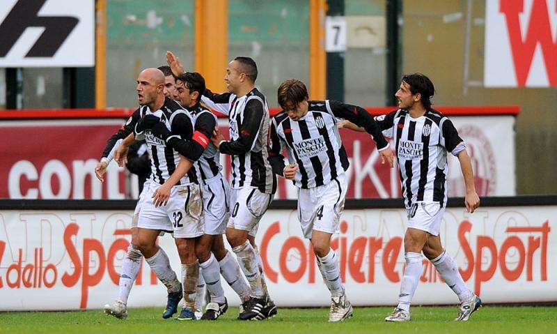 Siena, il club contende un terzino ad altri