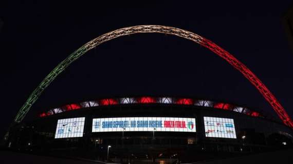 Coronavirus, l'arco di Wembley illuminato con il tricolore italiano
