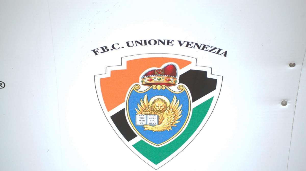 1^ Divisione, le formazioni ufficiali di Como-Venezia