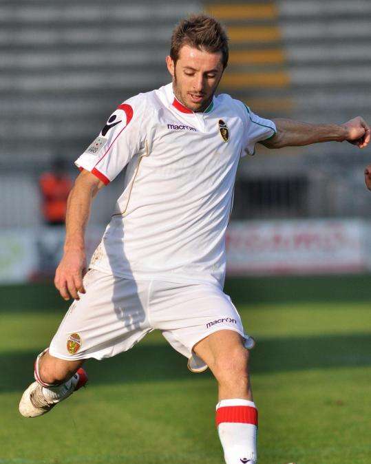 Duello calabrese per un centrocampista del Lumezzane